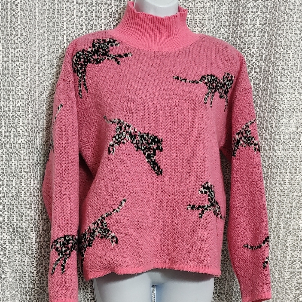 Chic Pink Leopard Women's Turtleneck Sweater